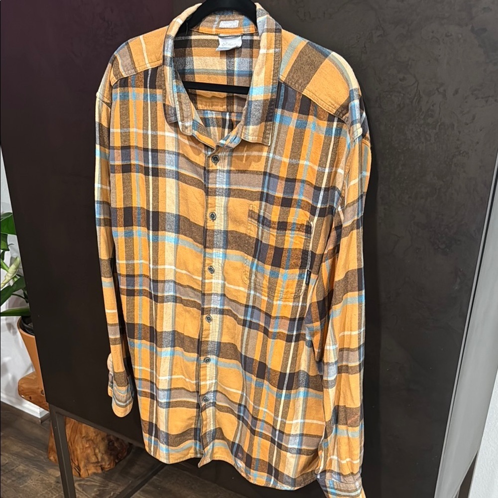 Columbia Yellow and Blue Casual Button Down Shirt